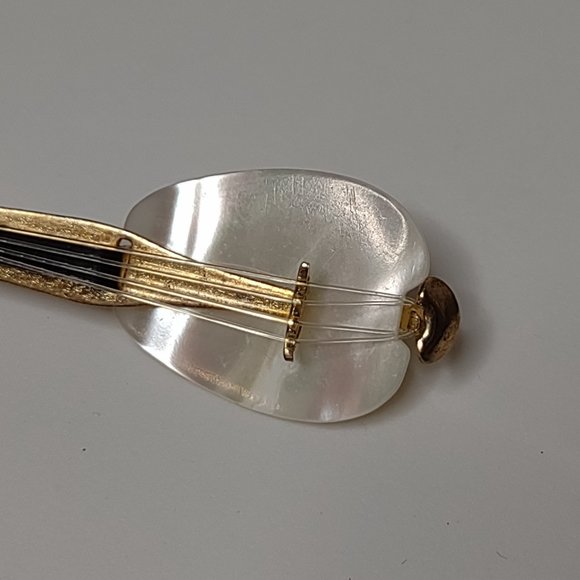 Pretty Little Metal And Shell Guitar Brooch - Picture 2 of 11
